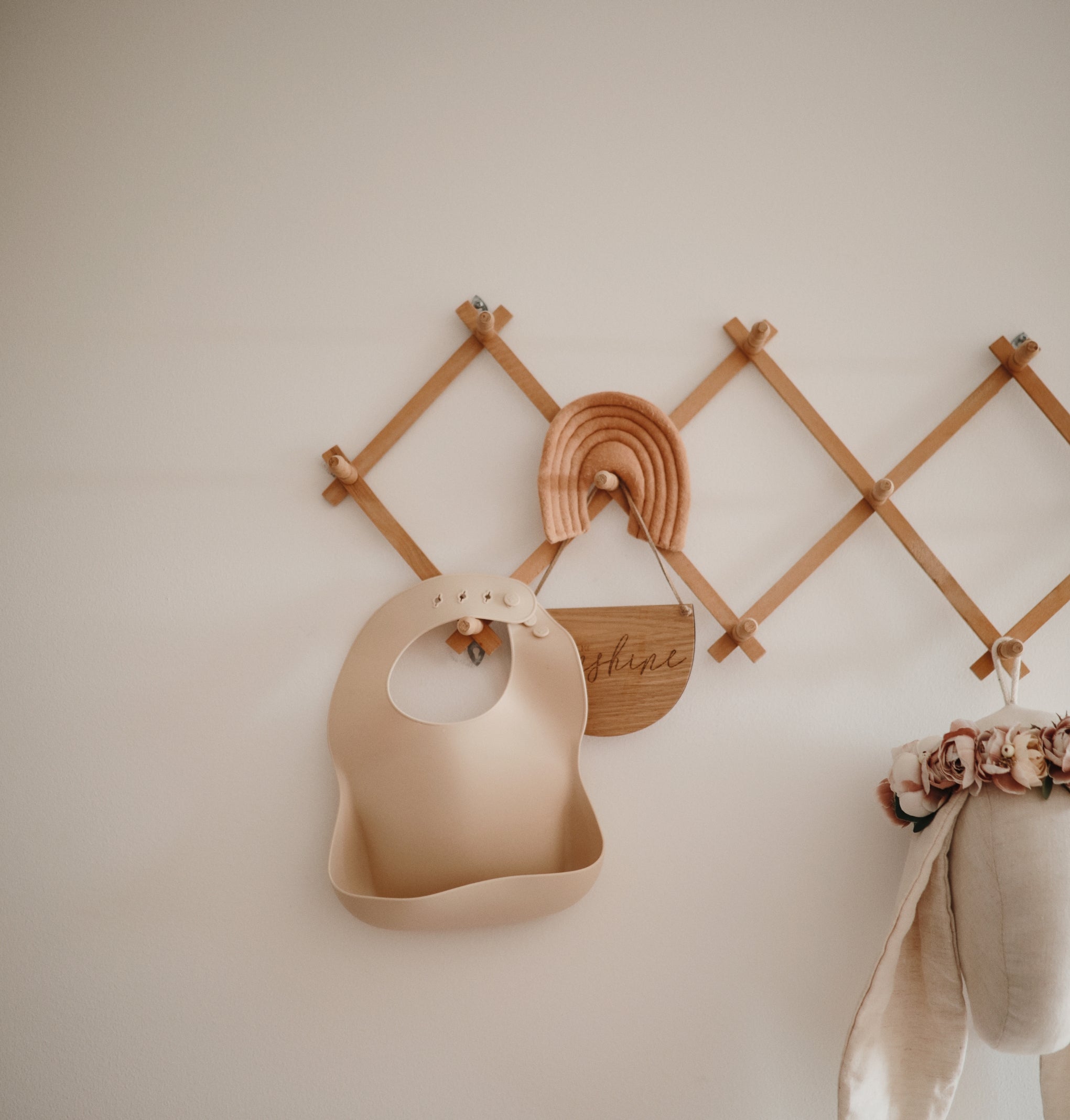 Mushie Siliconen Slabbetje - Shifting Sand-