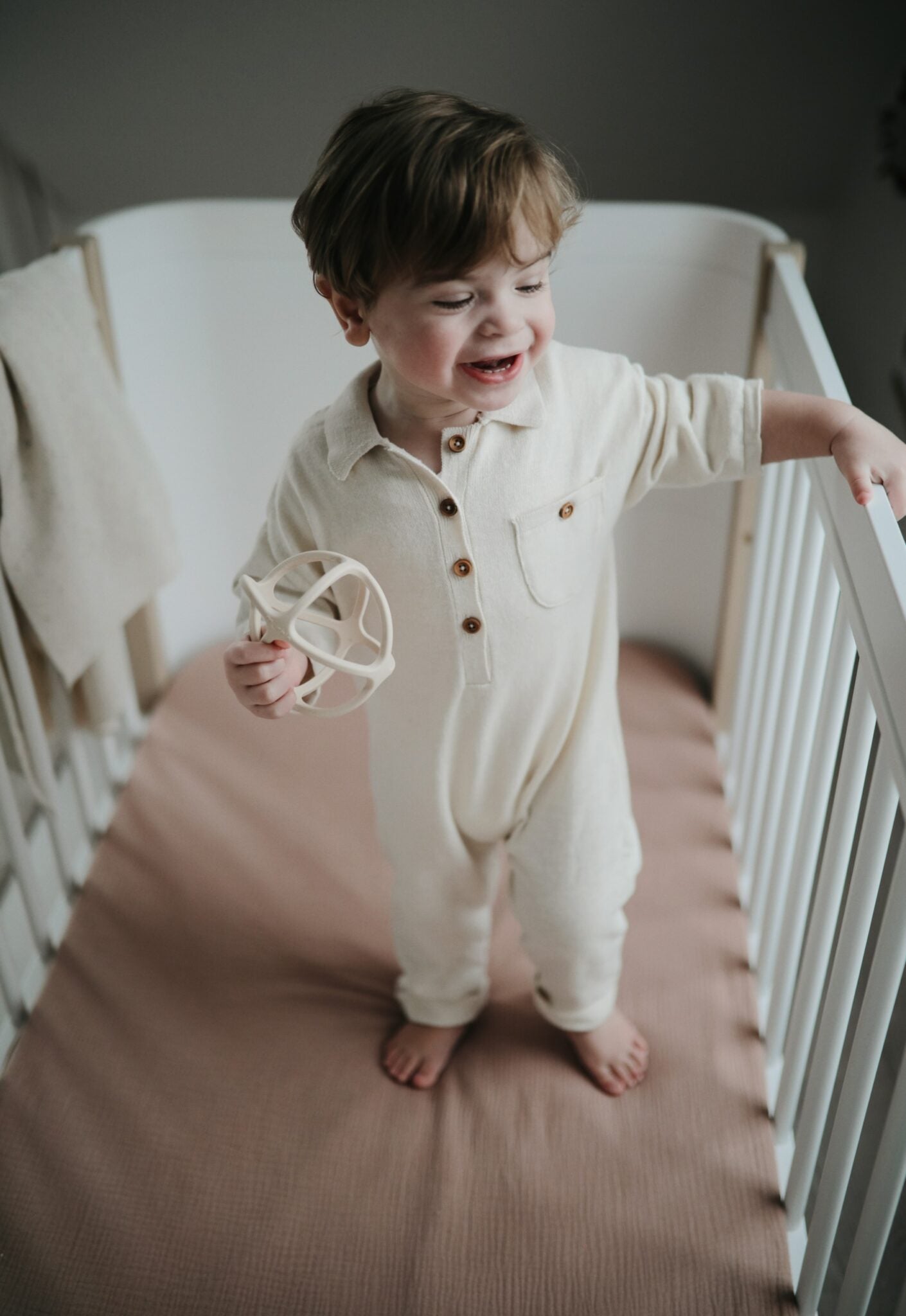 Mushie Teether Ball - Dove Gray-